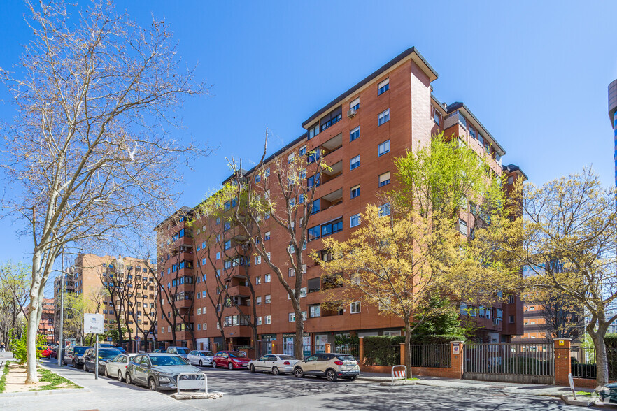 Edificios residenciales en Madrid, MAD en venta - Foto del edificio - Imagen 2 de 2