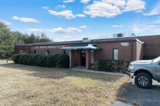 Más detalles de 980 3rd Ave SE, Hickory, NC - Nave en alquiler
