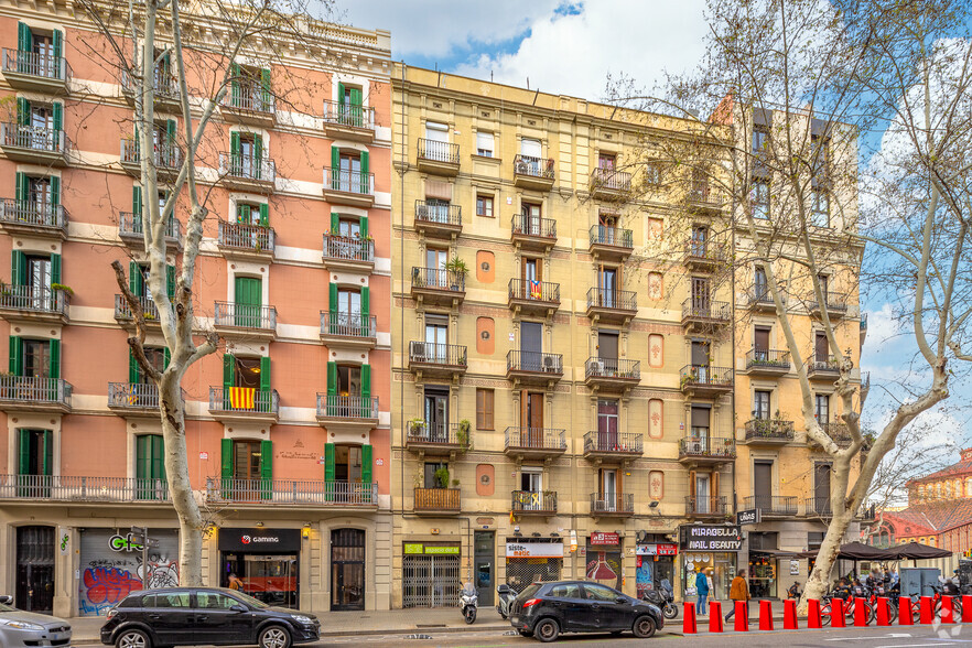 Edificio residencial en Barcelona, Barcelona en venta - Foto del edificio - Imagen 2 de 2