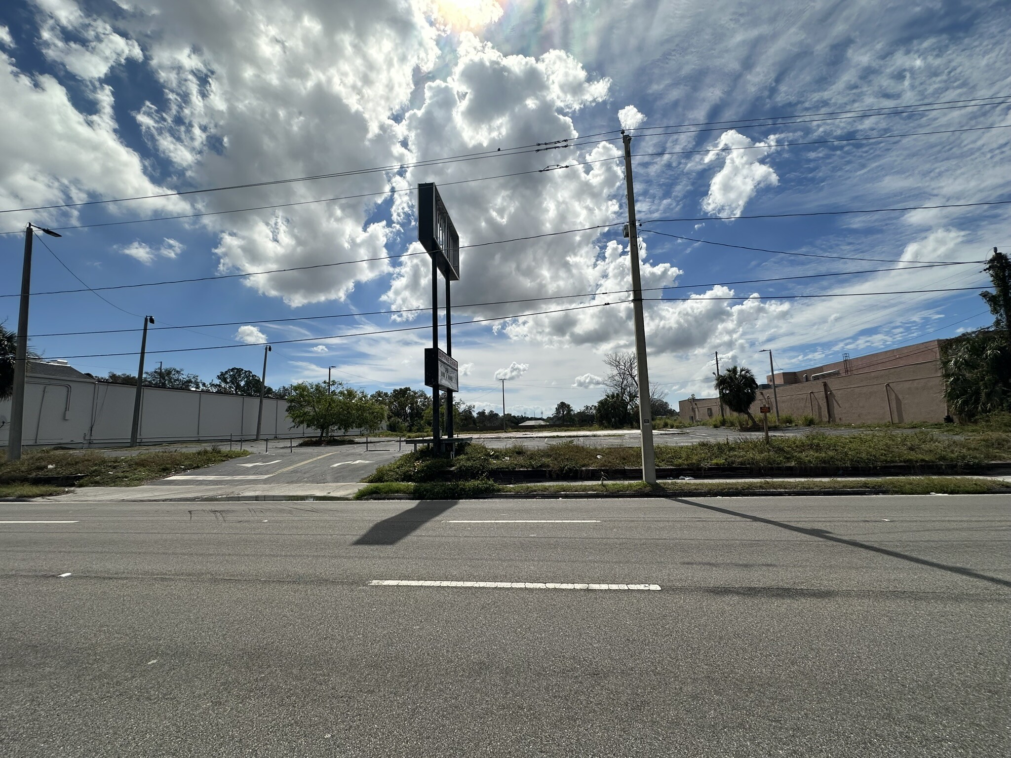 2401 E Busch Blvd, Tampa, FL en venta Otros- Imagen 1 de 7