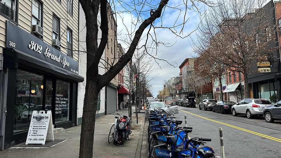 306 Grand St, Brooklyn, NY en alquiler - Foto del edificio - Imagen 3 de 4