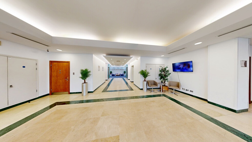 2 Arlington Sq, Bracknell en alquiler - Matterport 3D Scan - Imagen 2 de 25