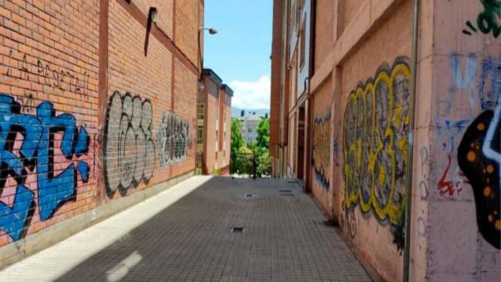 Calle Valle del Silencio, 2, Ponferrada, León en venta - Foto del edificio - Imagen 3 de 5