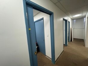 14435 Hamlin St, Van Nuys, CA en alquiler Foto del edificio- Imagen 2 de 7