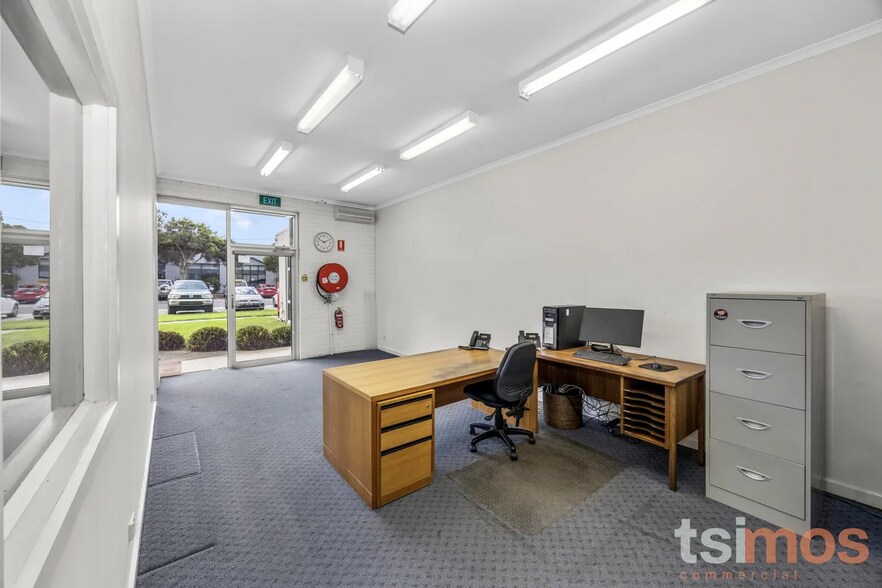 37 Taunton Drive, Cheltenham en venta - Foto del interior - Imagen 2 de 4