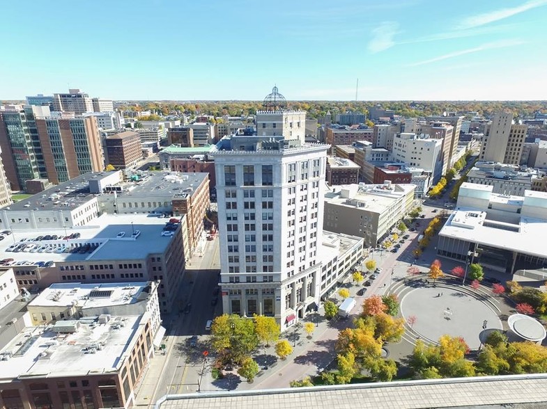 146 Monroe Center St NW, Grand Rapids, MI en alquiler - Foto del edificio - Imagen 1 de 2