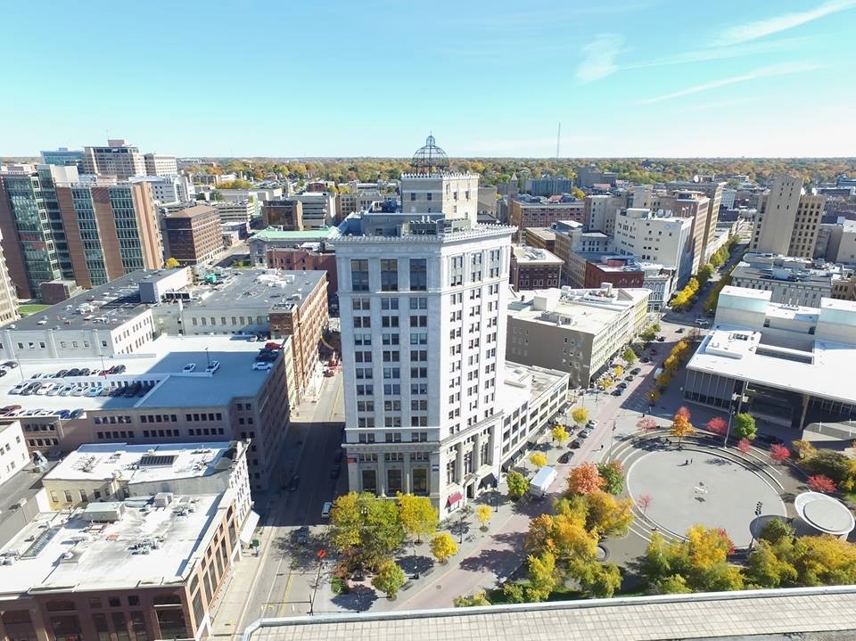 146 Monroe Center St NW, Grand Rapids, MI en alquiler Foto del edificio- Imagen 1 de 3