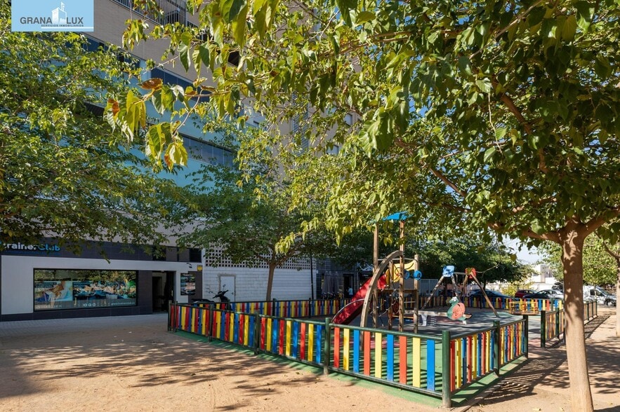Plaza Catedrática Asunción Linares, 1, Granada, Granada en venta - Foto del edificio - Imagen 3 de 44