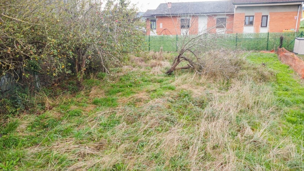 Calle Fuentespino, S/N, Siero, Asturias en venta - Foto del edificio - Imagen 1 de 27