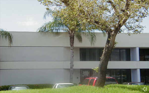 4816-4990 SW 72nd Ave, Miami, FL en alquiler - Foto principal - Imagen 2 de 3