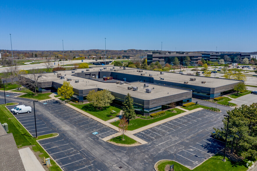 20900 Swenson Dr, Waukesha, WI en alquiler - Foto del edificio - Imagen 3 de 5