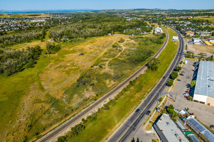 201 N Railway St, Okotoks, AB en venta - Foto del edificio - Imagen 3 de 4