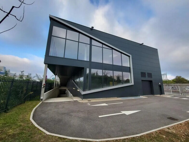 Flex en Vénissieux en alquiler - Foto del edificio - Imagen 1 de 7