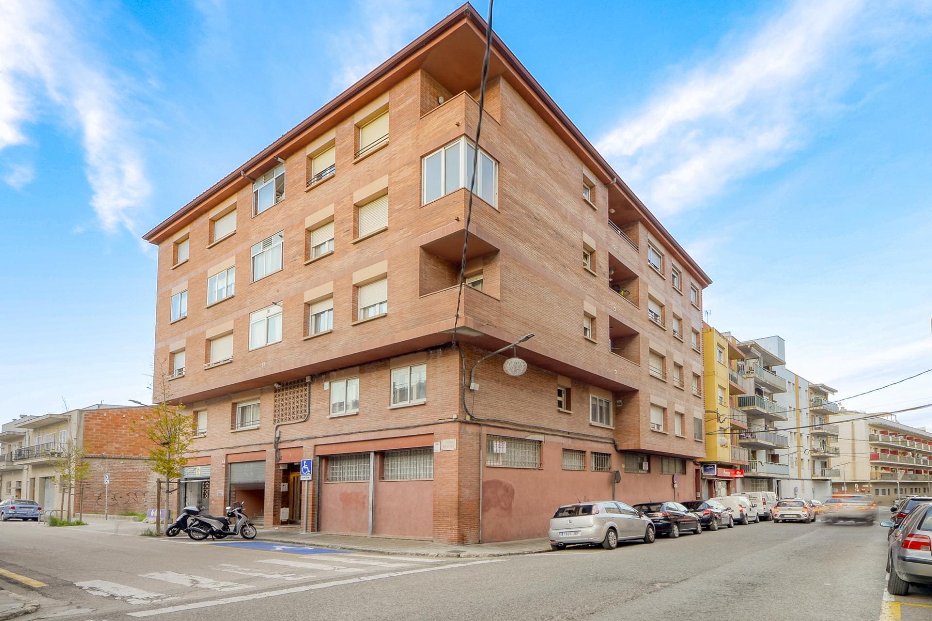 Edificio residencial en Figueres, Gerona en venta Foto principal- Imagen 1 de 3