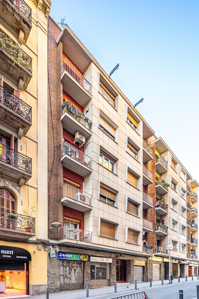 Más detalles de Carrer de Puigmartí, 42, Barcelona - Local en alquiler