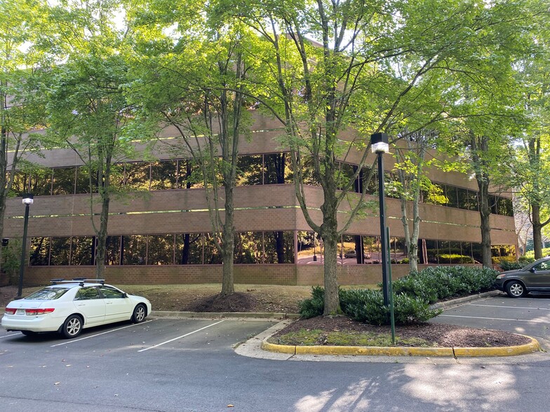 1895 Preston White Dr, Reston, VA en venta - Foto del edificio - Imagen 2 de 4