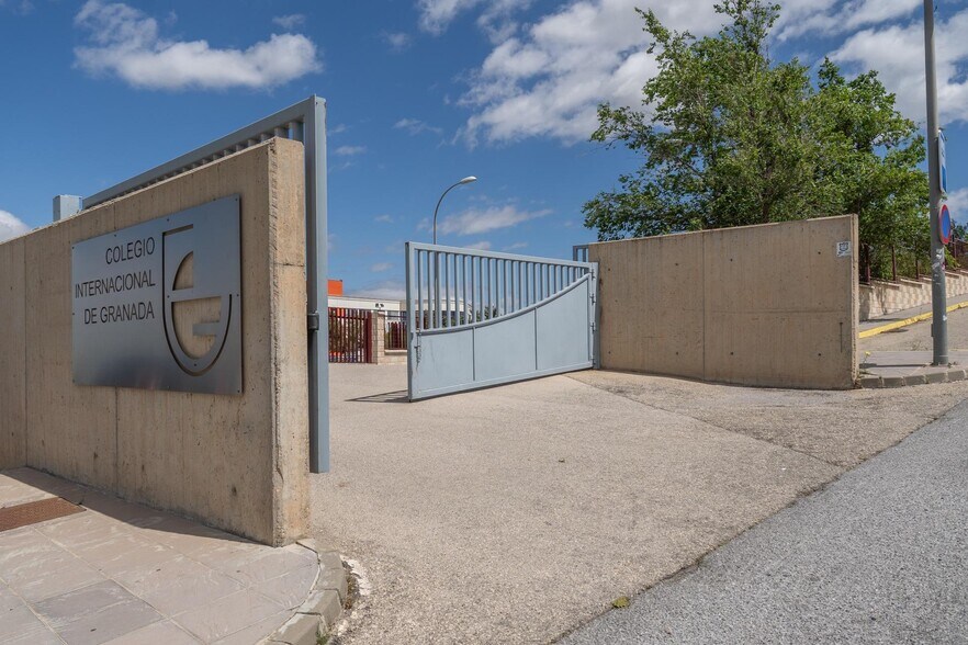 Calle Veleta, Dílar, Granada en venta - Foto del edificio - Imagen 2 de 28