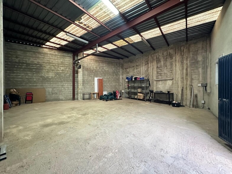 Nave en Valencia de Alcántara en venta - Foto del edificio - Imagen 3 de 6