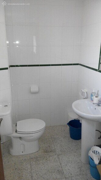 Local en Cáceres en venta - Foto del edificio - Imagen 3 de 5