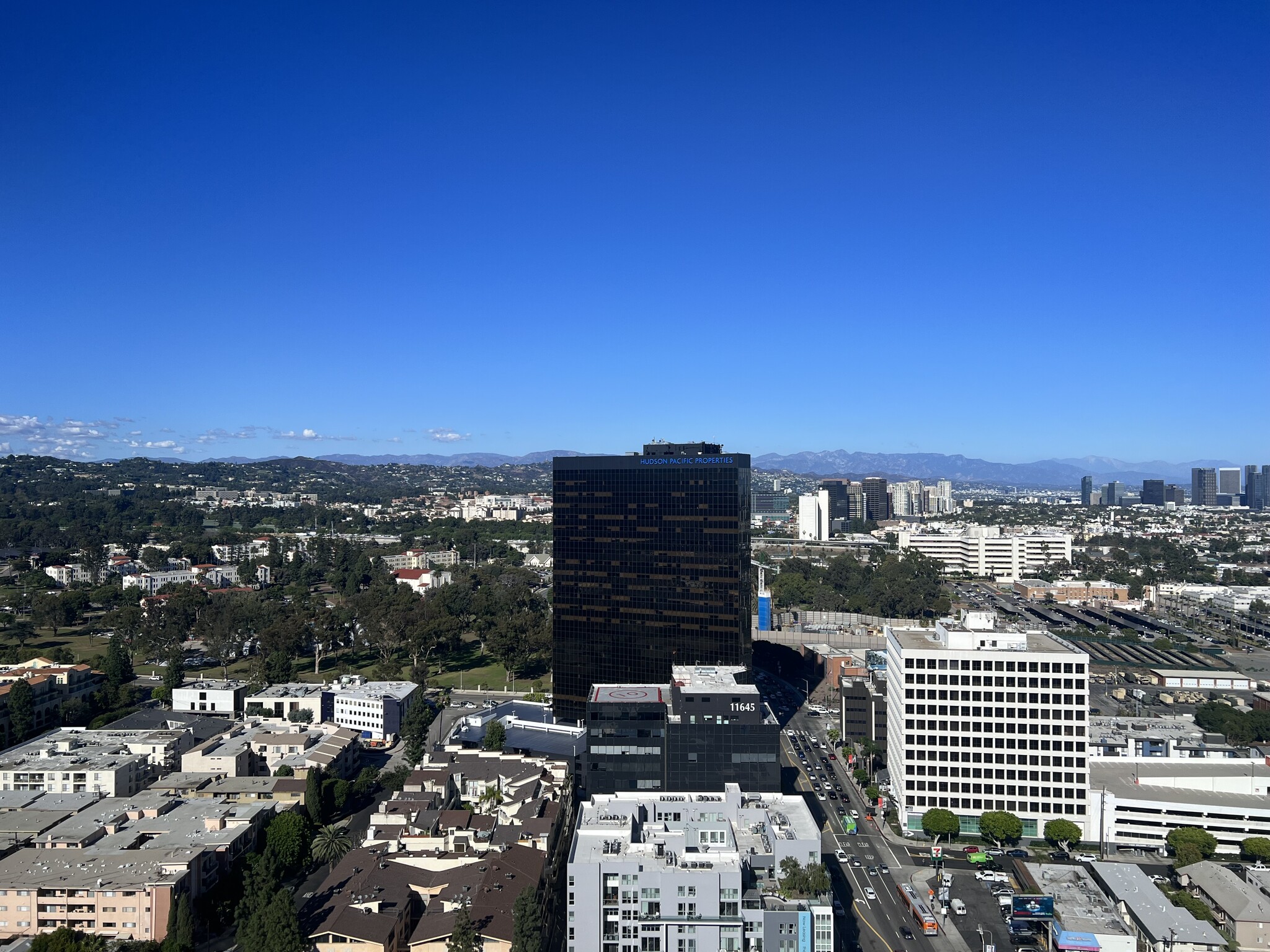 11755 Wilshire Blvd, Los Angeles, CA en alquiler Foto del edificio- Imagen 1 de 3