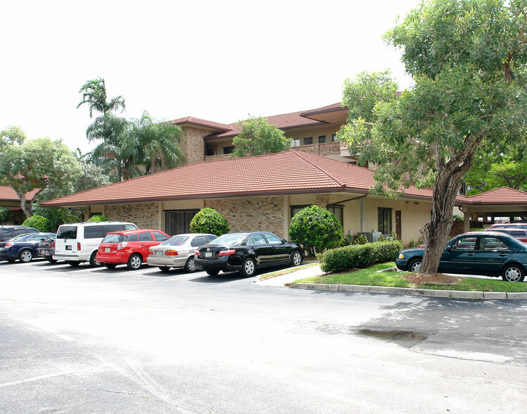 300 NW 70th Ave, Plantation, FL en alquiler - Foto del edificio - Imagen 2 de 33