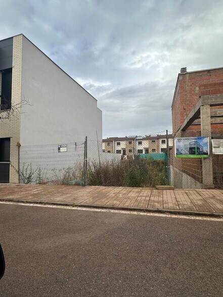 Terreno en Cáceres en venta - Foto del edificio - Imagen 3 de 5