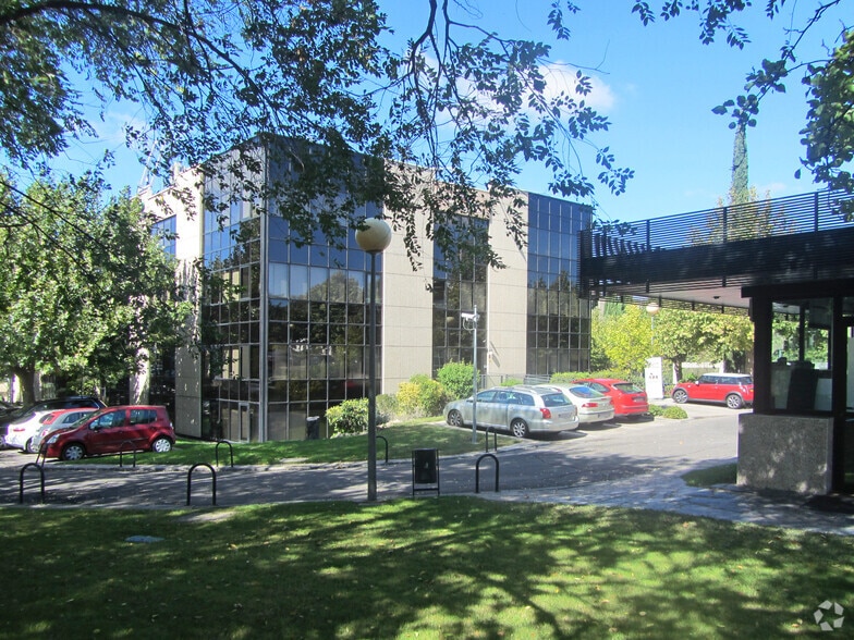 Calle Azalea, 1, Alcobendas, Madrid en alquiler - Foto del edificio - Imagen 3 de 9