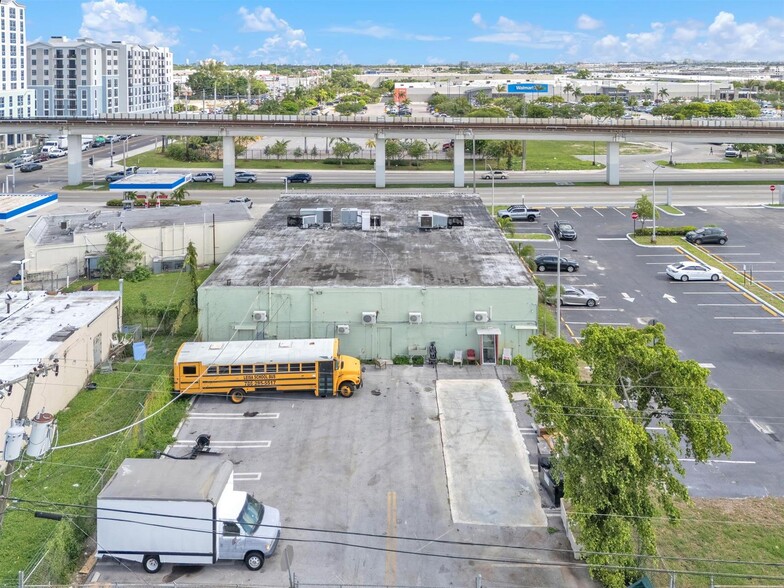 3221 NW 79th St, Miami, FL en venta - Foto del edificio - Imagen 3 de 5