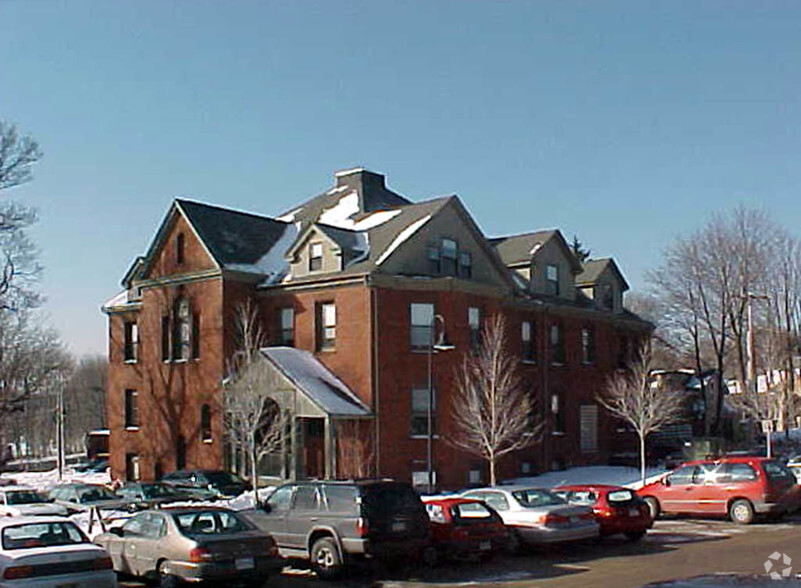 63 Pleasant St, Watertown, MA en alquiler - Foto del edificio - Imagen 3 de 6