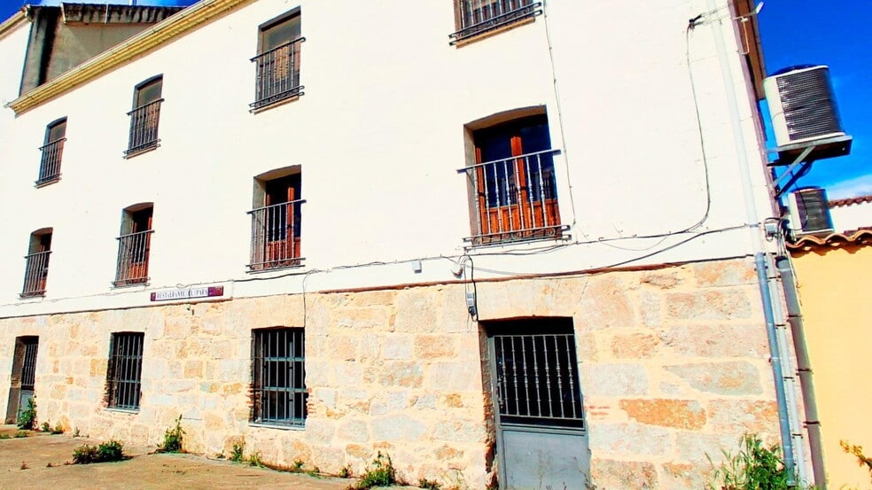 Local en Ciudad Rodrigo en venta - Foto del edificio - Imagen 3 de 50