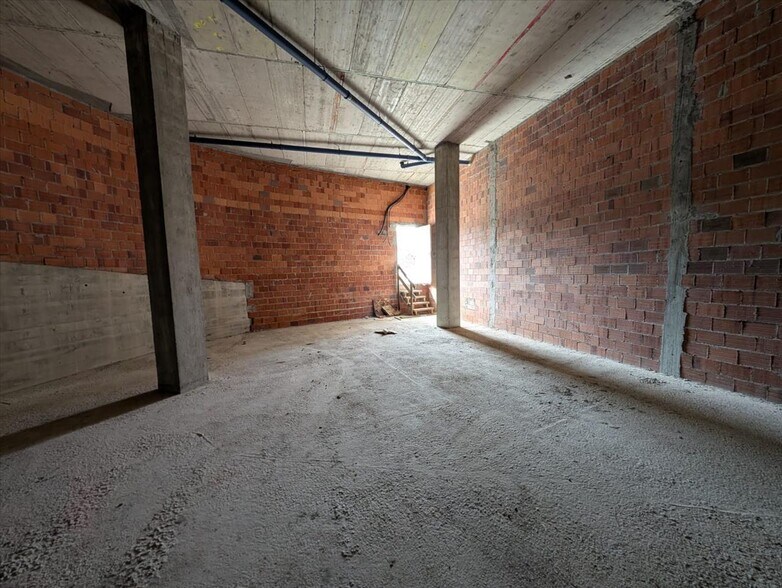 Local en Burela en venta - Foto del edificio - Imagen 3 de 18