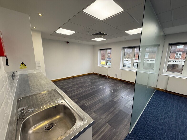 The Broadway, Farnham Common en alquiler - Foto del edificio - Imagen 3 de 8