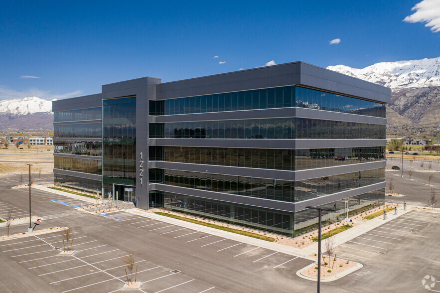 1221 S Valley Grove Blvd, Pleasant Grove, UT en alquiler - Foto del edificio - Imagen 1 de 8