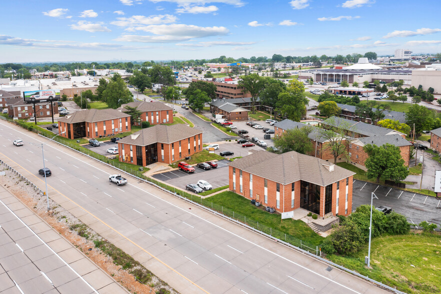 4171-4193 Crescent Dr, Saint Louis, MO en alquiler - Foto del edificio - Imagen 2 de 9