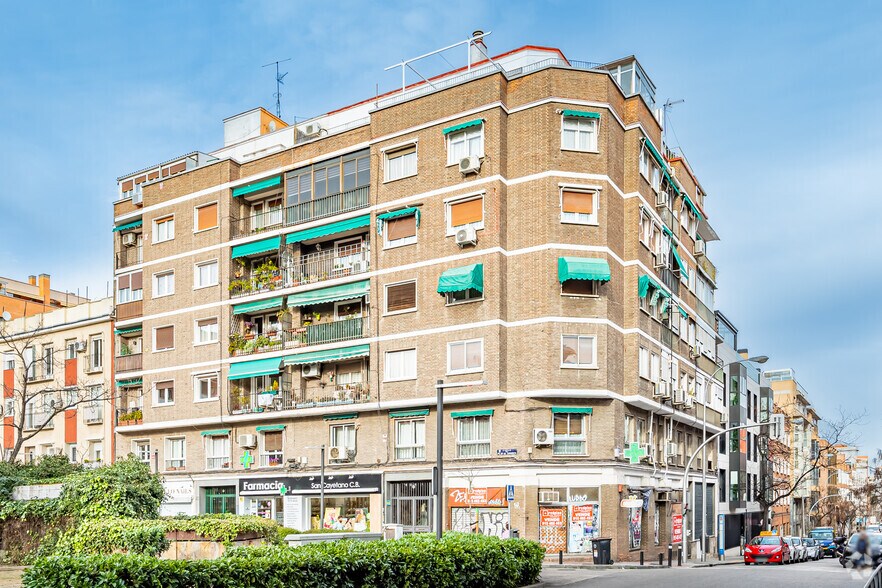 Calle de Pilar de Zaragoza, 34, Madrid, Madrid en venta - Foto del edificio - Imagen 2 de 2