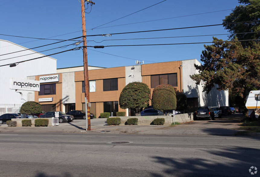 16823-16825 Saticoy St, Van Nuys, CA en alquiler - Foto del edificio - Imagen 3 de 3