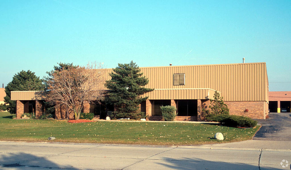 450 Robbins Dr, Troy, MI en alquiler - Foto del edificio - Imagen 2 de 5