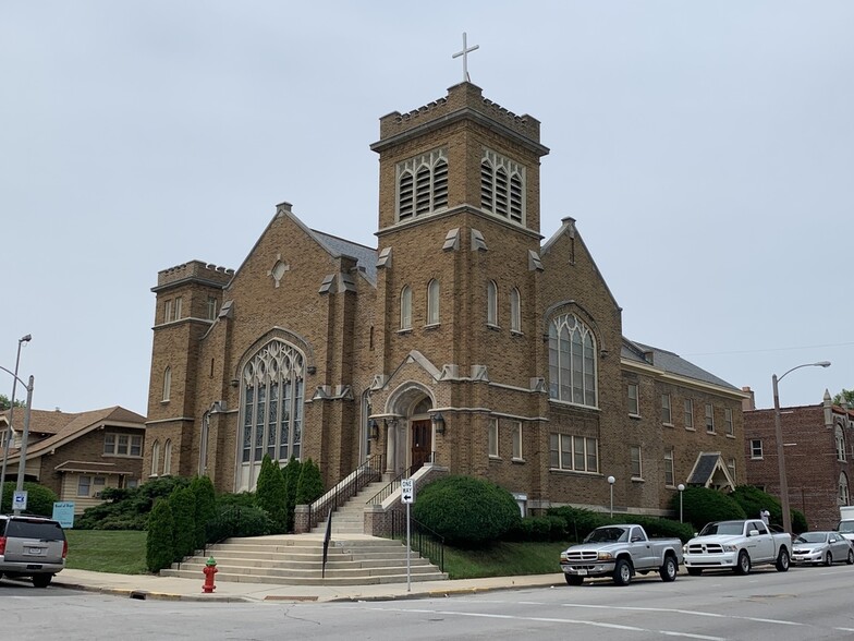 2677 N 40th St, Milwaukee, WI en alquiler - Foto del edificio - Imagen 1 de 4