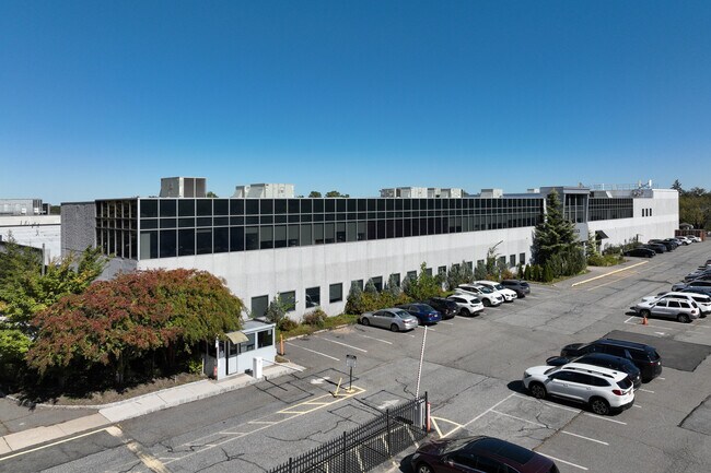 Más detalles de 60-15 Little Neck Pky, Little Neck, NY - Varios usos en alquiler