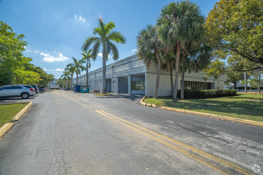 8880 NW 20th St, Doral, FL en alquiler - Foto del edificio - Imagen 2 de 10