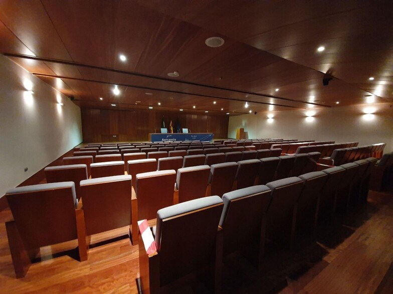 Oficina en La Rinconada en alquiler - Foto del edificio - Imagen 2 de 11