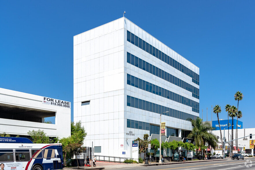 14500 Roscoe Blvd, Panorama City, CA en alquiler - Foto del edificio - Imagen 2 de 6