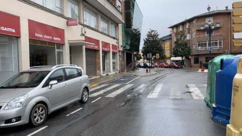 Local en León, León en venta - Foto del edificio - Imagen 3 de 5