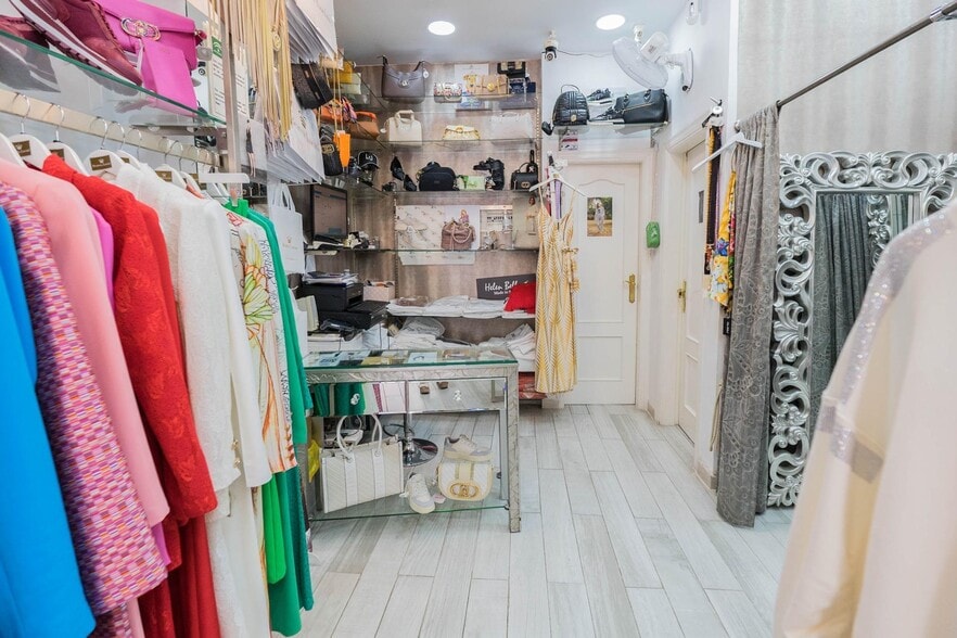 Local en Fuengirola, Málaga en venta - Foto del interior - Imagen 2 de 9