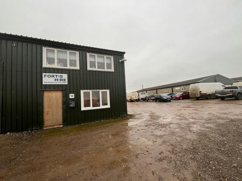 Stewkley Rd, Leighton Buzzard en alquiler - Foto del edificio - Imagen 3 de 17