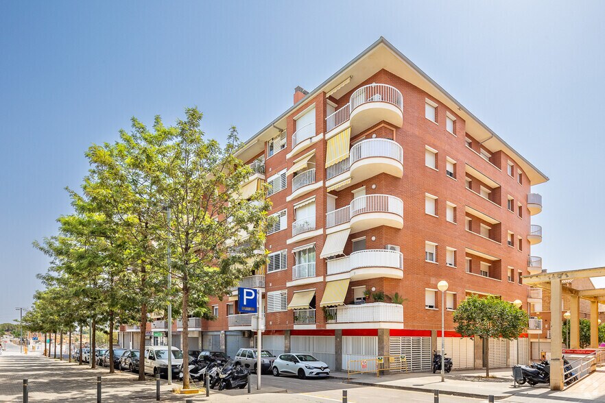 Edificio residencial en Viladecans, Barcelona en venta - Foto principal - Imagen 1 de 2