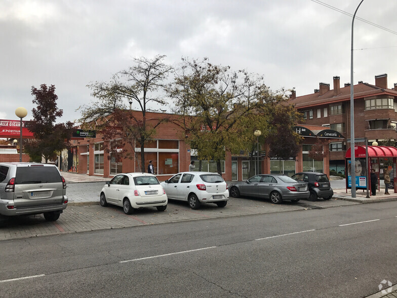 Avenida De Viñuelas, 17, Tres Cantos, Madrid en alquiler - Foto del edificio - Imagen 2 de 3