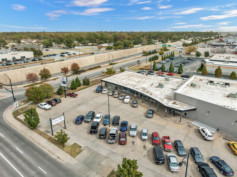 504 S Edgemoor St, Wichita, KS en alquiler - Foto del edificio - Imagen 2 de 28