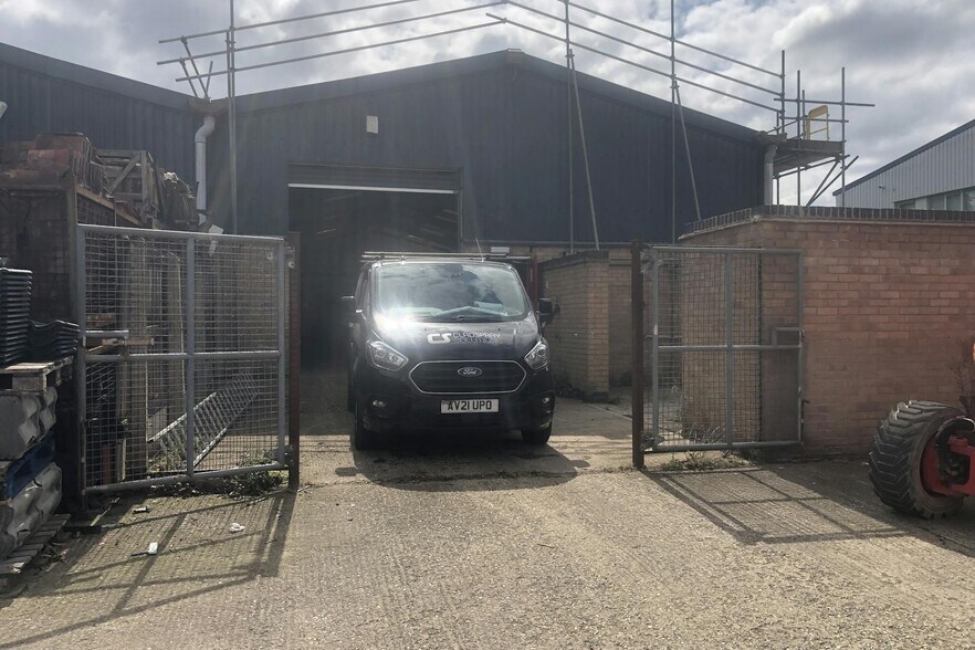 1-5 Craven Way, Newmarket en alquiler - Foto del edificio - Imagen 2 de 3