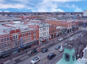 10335 82 Av NW, Edmonton, AB en alquiler Foto del edificio- Imagen 2 de 18